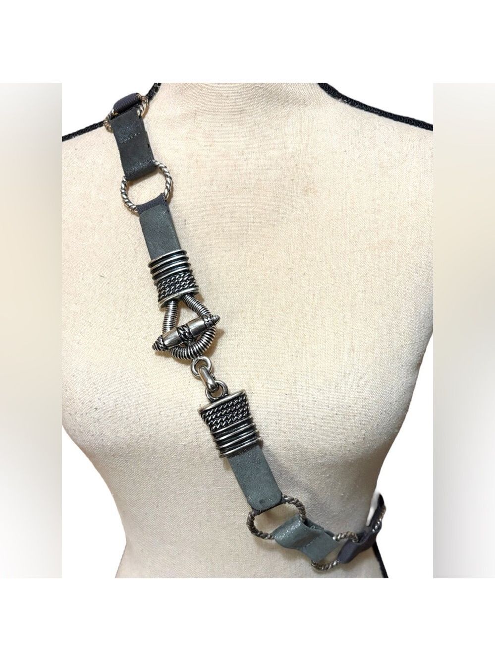 Sandy Duftler-size large vintage T-bar belt. Leather, elastic, metalwork. EUC! - Picture 7 of 8